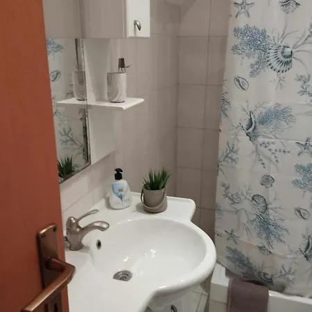 Splendid One Bedroom Urban Haven 스코페