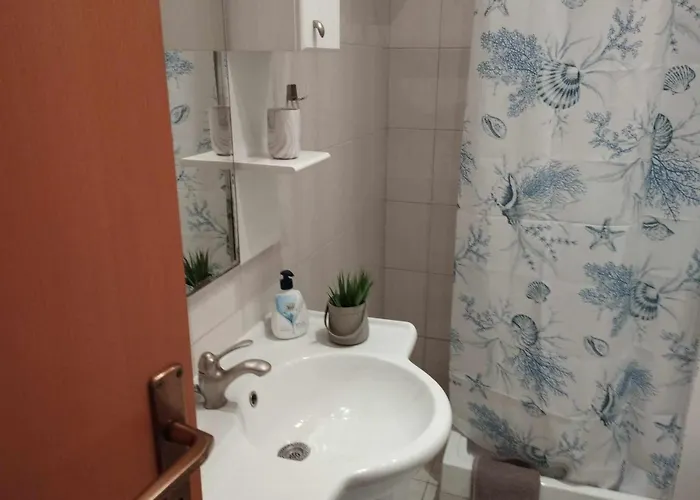 Splendid One Bedroom Urban Haven Скопье